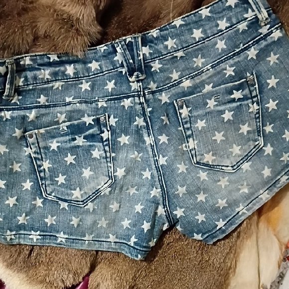 Forever 21 Blue Star Pattern Jean Shorts - Picture 3 of 3